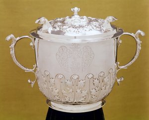 Coppa a due manici con coperchio, c.1695
